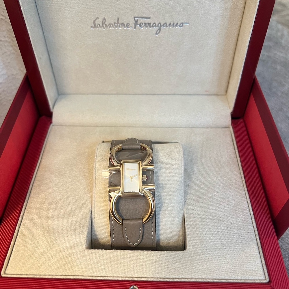 Salvatore Ferragamo Gold Buckle sapphire Leather watch - Picture 13 of 15